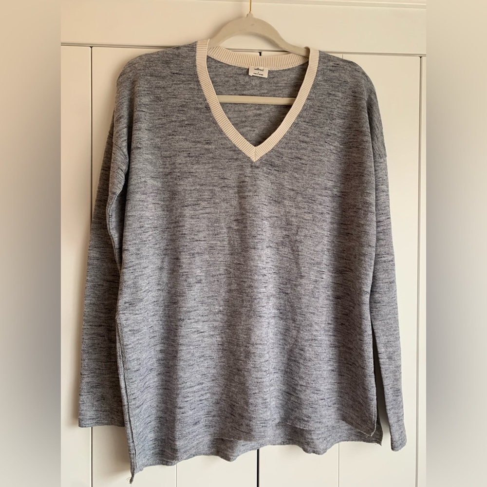 Aritzia Wilfred Sweater‎ V Neck Grey Size Small